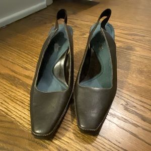 Leather sling back pumps